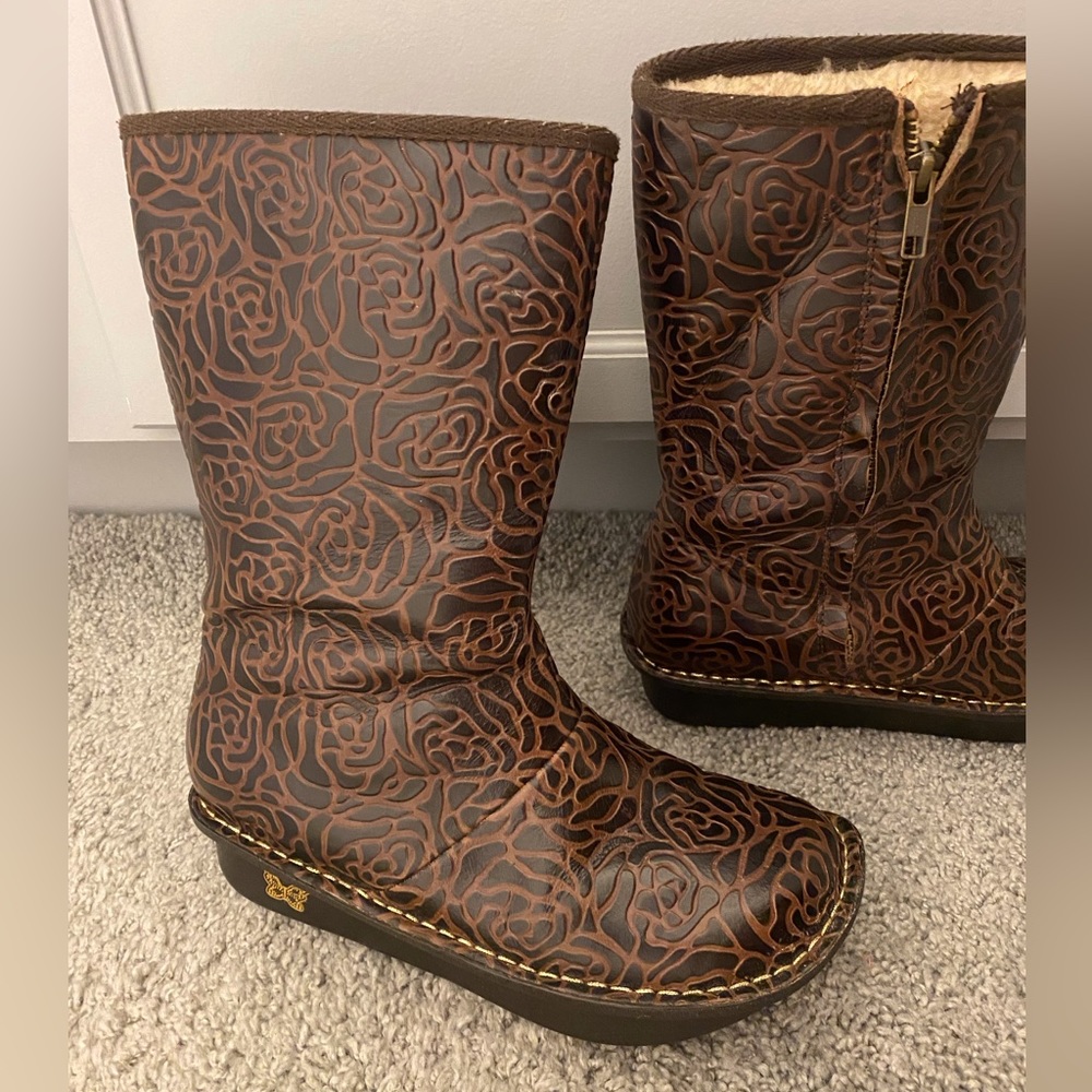 Alegria Brown Leather Embossed Shearling Boots, Womens Size 37 / US sz 7